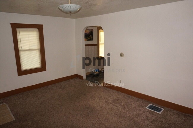 Foto del edificio - 2582 E Garfield Ave