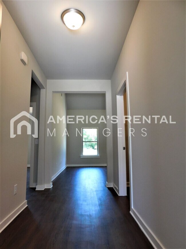 Building Photo - Rent in Jasper, AL... Available to View No...