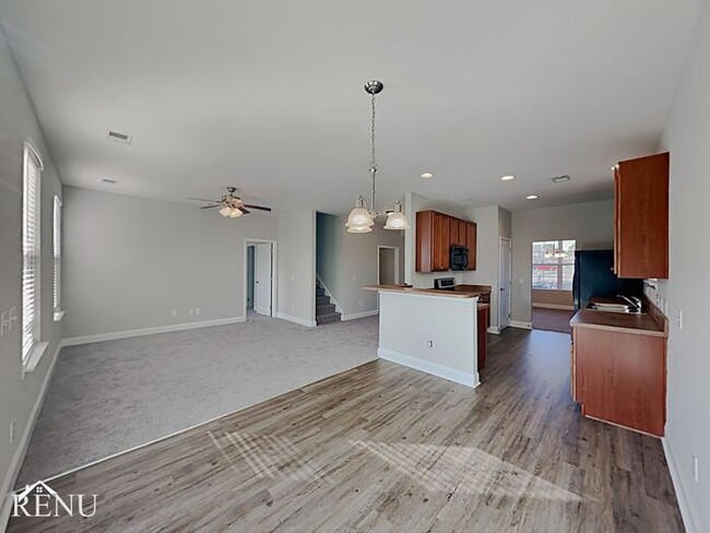 Building Photo - 108 Satur Dr