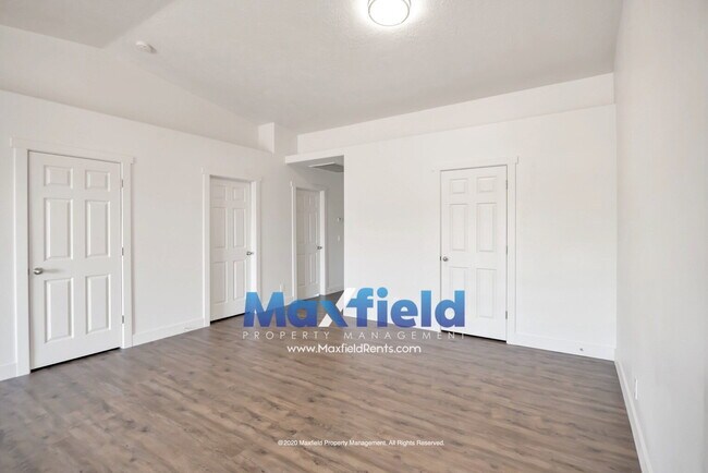 Foto del edificio - Upstairs Unit - St George - Near Costco and Home Depot Available Now - 3 BD 2 BA 2 GAR