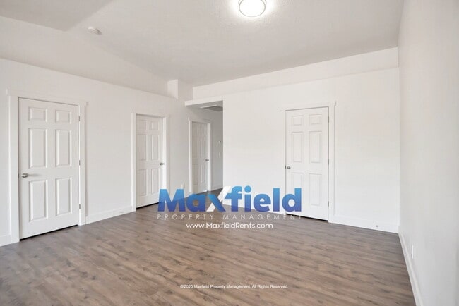 Building Photo - Upstairs Unit - St George - Near Costco and Home Depot Available Now - 3 BD 2 BA 2 GAR