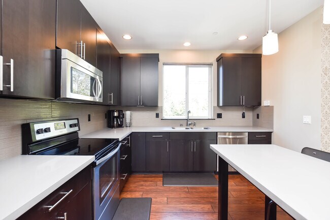 Building Photo - 15114 13th Park W