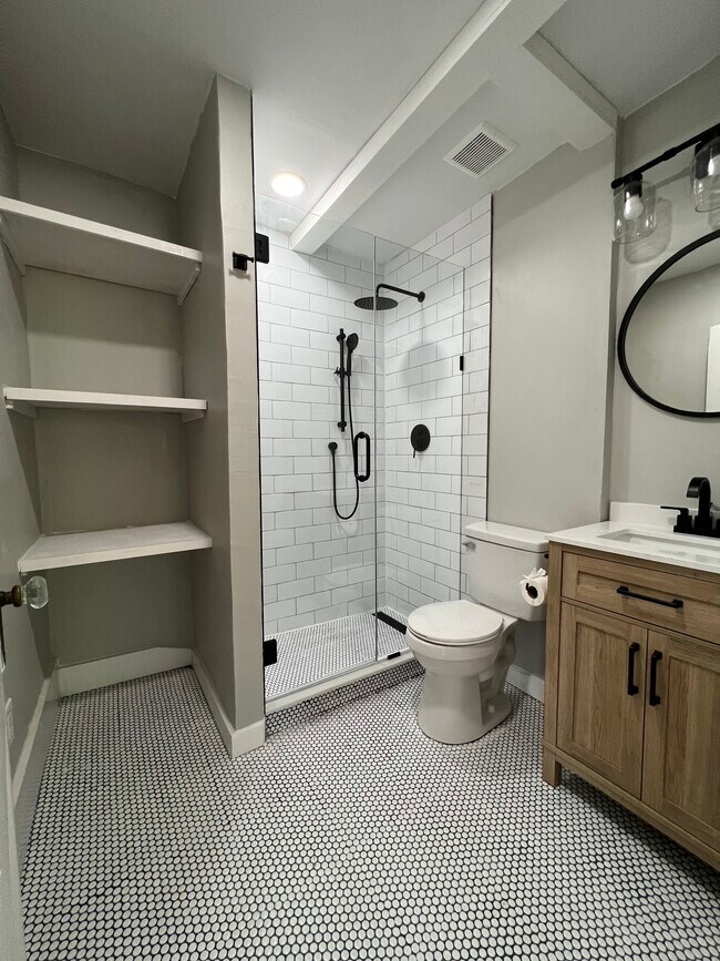 Master En Suite Bathroom - 1602 Pine Grove Ave