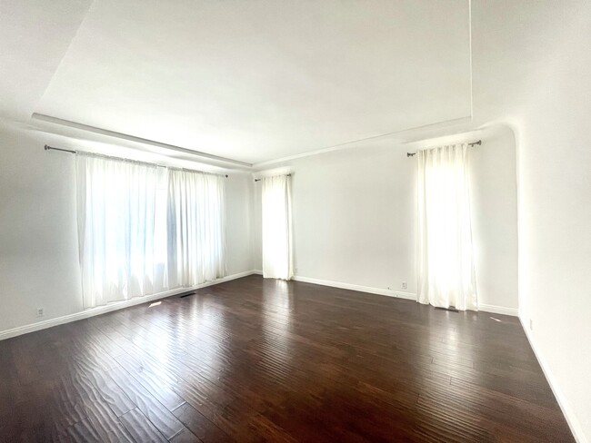 Foto del edificio - 429 N Sierra Bonita Ave