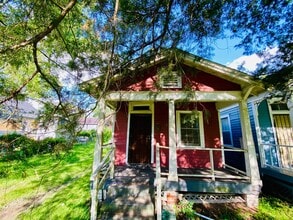 Building Photo - 370 Clay St