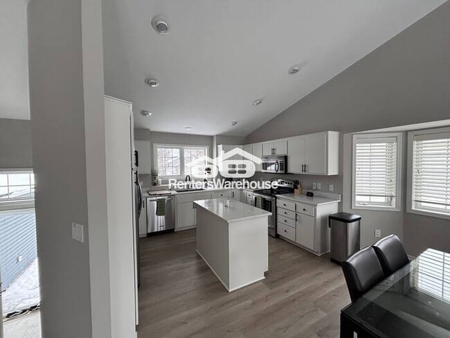 Building Photo - 5 Bedroom 2 Bath Single Family Home in Prior Lake Available Now!