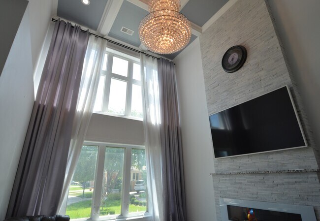 Foto del edificio - 5800 N Overhill Ave