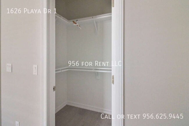 Building Photo - 1626 Playa Dr