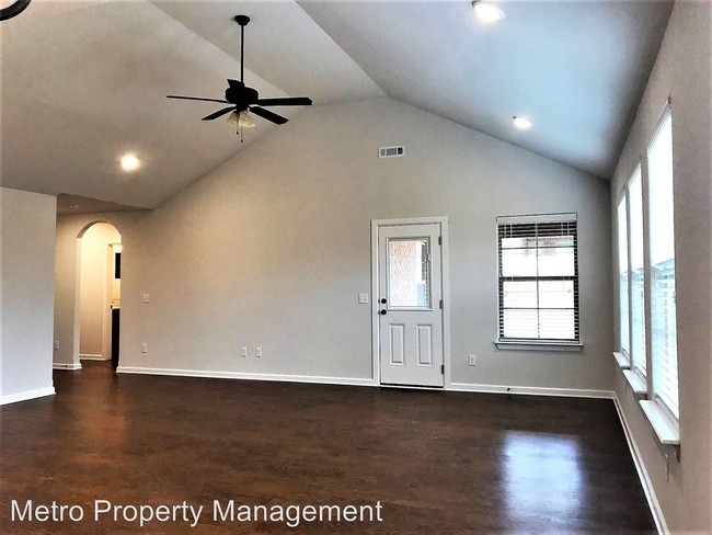 Building Photo - 4 br, 2 bath House - 700 Eagle Dr.