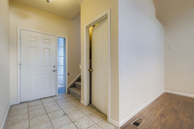 Building Photo - 2222 Woodpark Dr