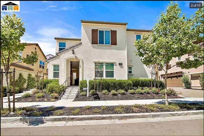 Foto del edificio - $3,790 - GORGEOUS 3 BEDROOM HOME IN EAST D...