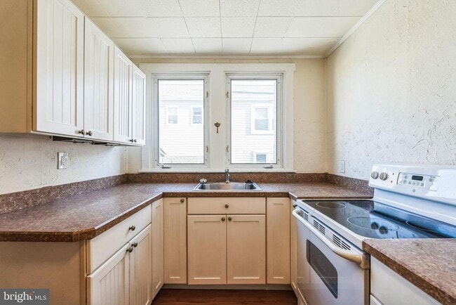 Building Photo - 1116 Maple St