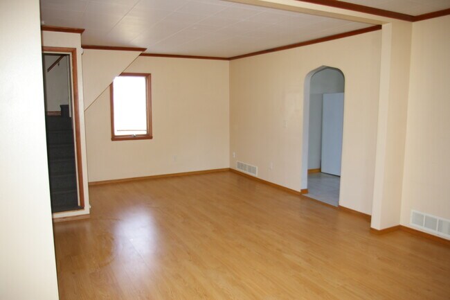 Living Room - 1424 Waukechon Rd