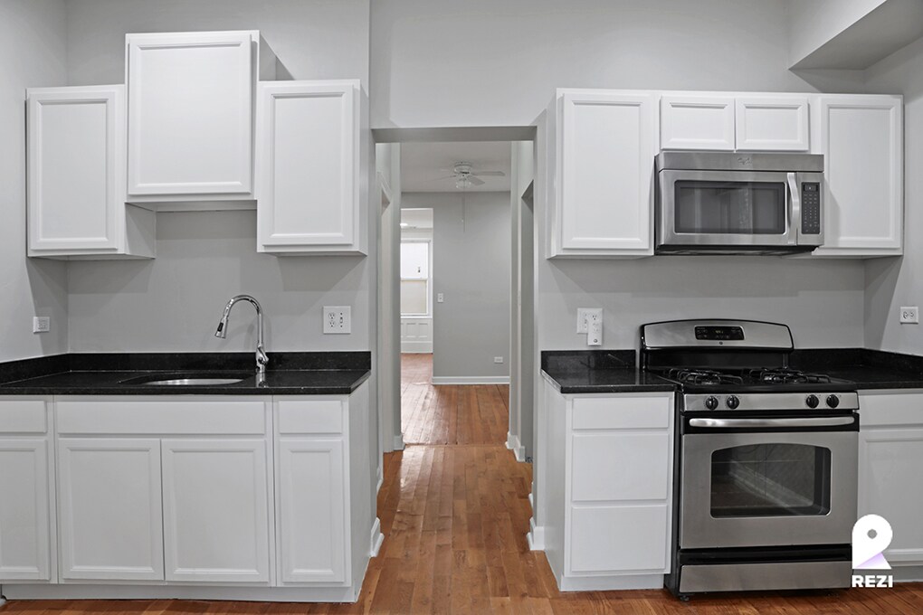 Foto principal - 2002 S Ashland Ave