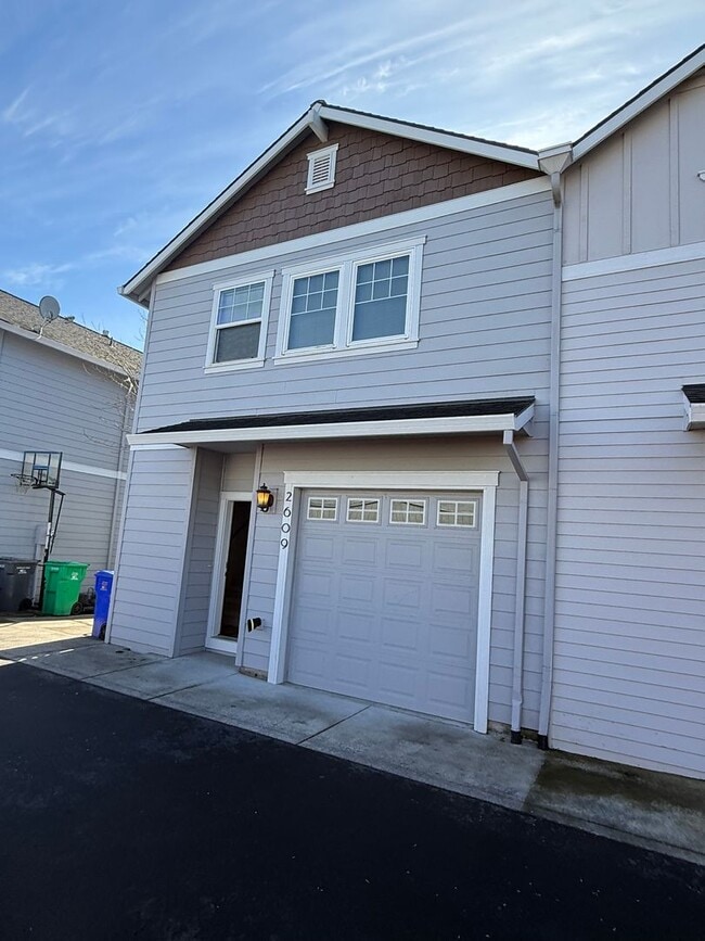 Foto del edificio - Beautifully Refurbished and updated Townhome style Home in Southeast Portland