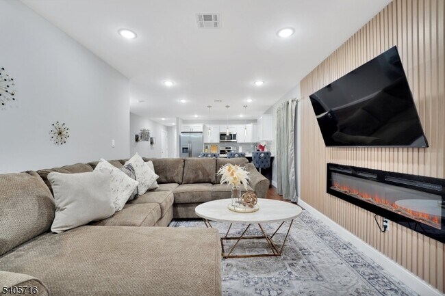 Building Photo - 225 S 9th St