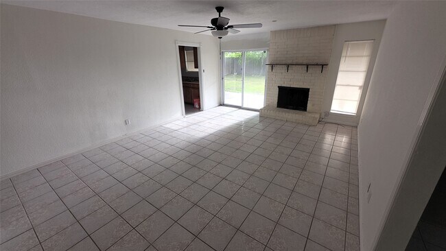 Building Photo - 9422 Pinole Ln