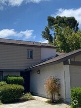 Building Photo - 212 Eveningside