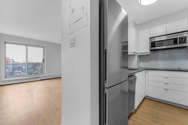 Building Photo - 145 York St