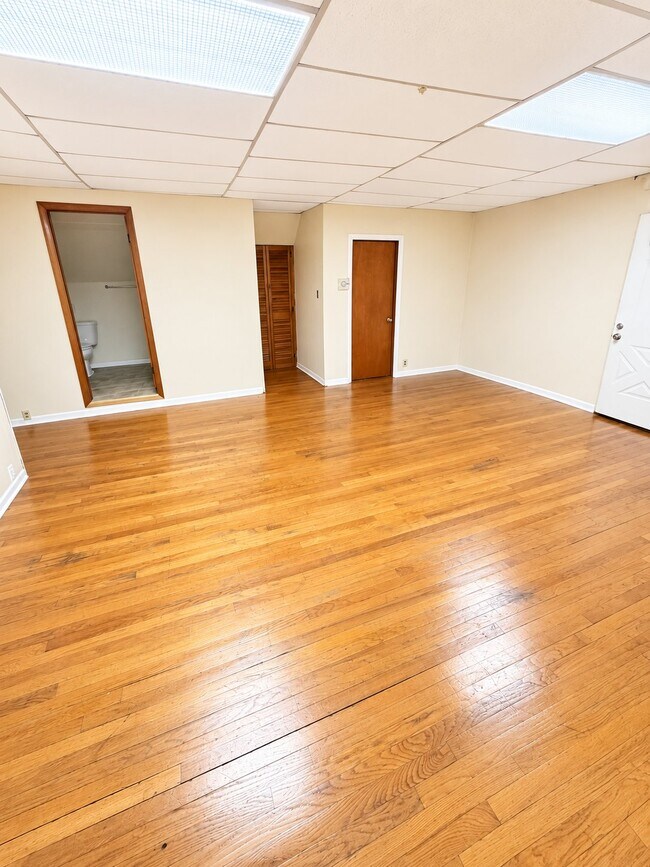 Building Photo - 336 College Ave