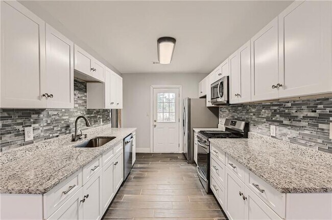 Building Photo - 1877 Camellia Dr