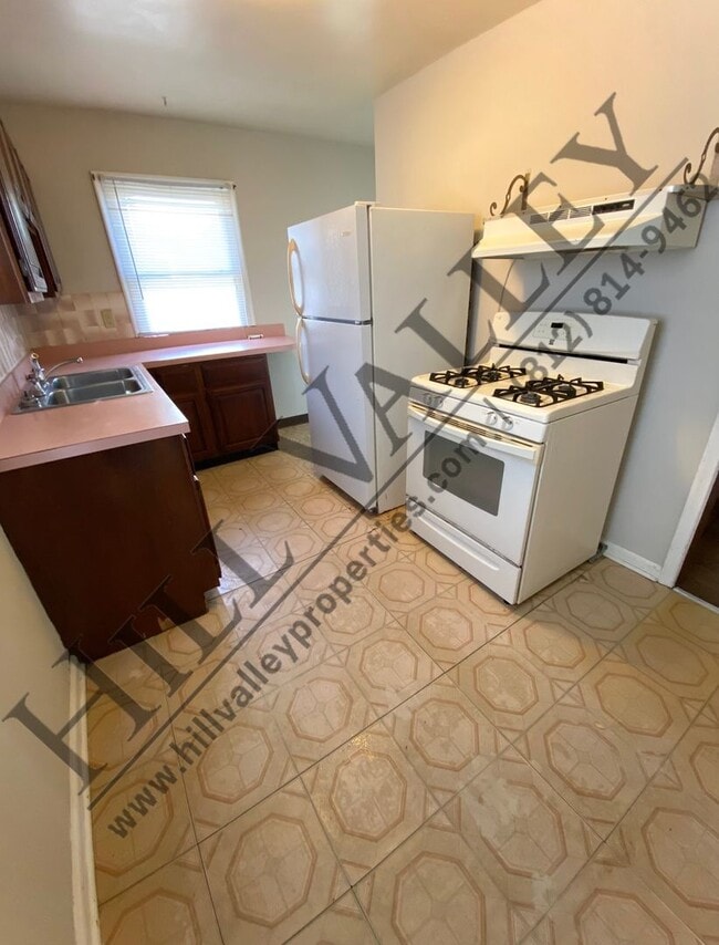 Foto del edificio - Two bedroom home on desirable east-side