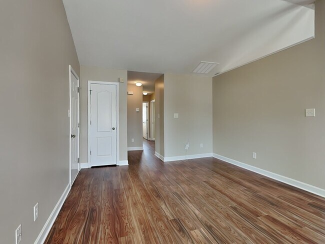 Building Photo - 510 Denny Dr