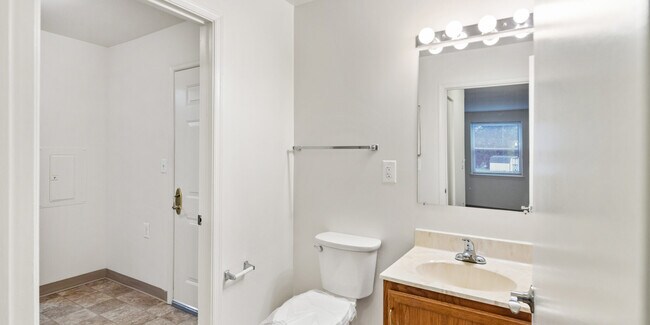 Foto del edificio - Randolph Village Senior Apartments, 62+