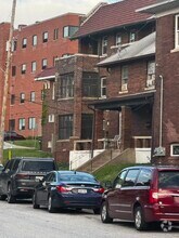 Building Photo - 913 Forest Ave