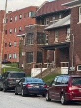 Building Photo - 913 Forest Ave