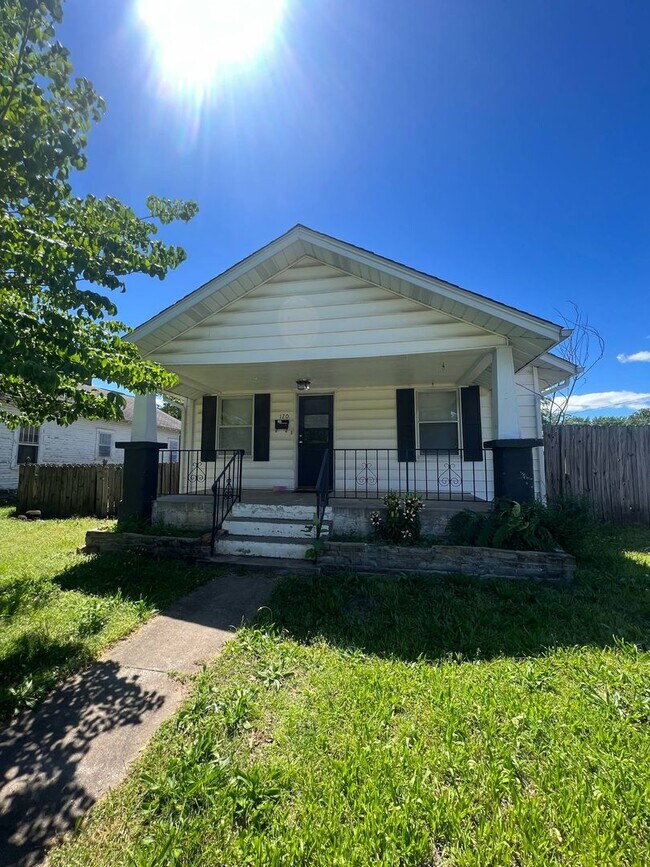 Foto del edificio - Cute 3 bedroom / 1 bathroom house with fenced in yard and shed In Joplin MO!!