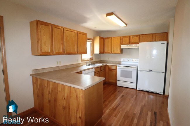 Building Photo - 4 br, 1 bath House - 2515 N Main