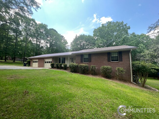 Building Photo - 3057 Rockaway Dr NE