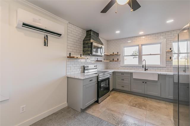 Building Photo - 722 W Oak St