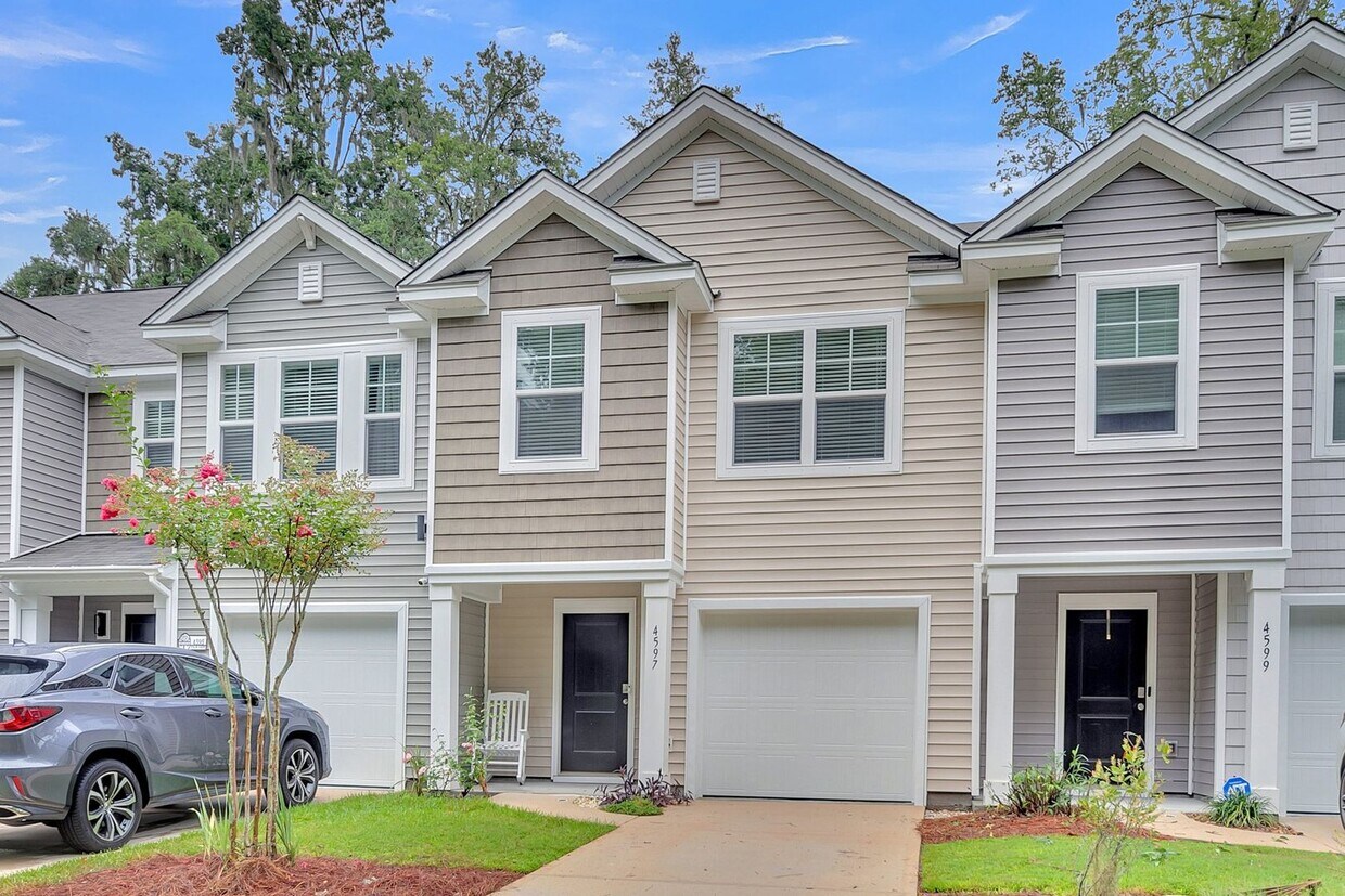 Primary Photo - Wonderful North Charleston Townhome