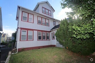Building Photo - 176 Shephard Ave