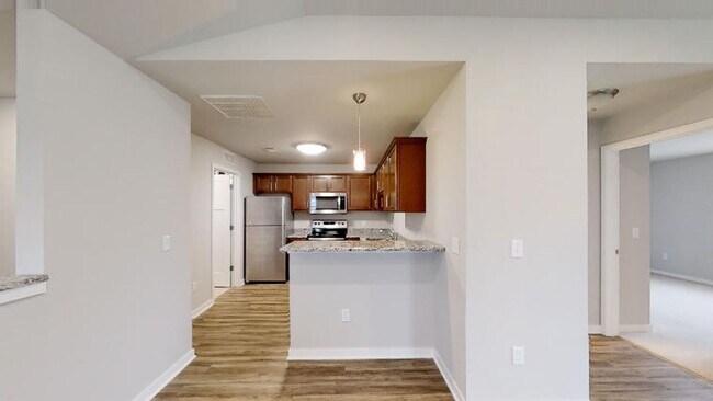 Foto del edificio - Condo Style Lower 2 Bedroom 2 Bathroom Apartment