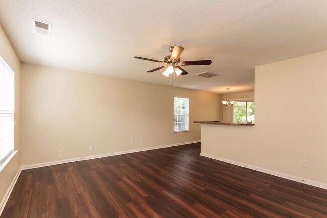 Building Photo - 11120 Northwoods Forest Dr