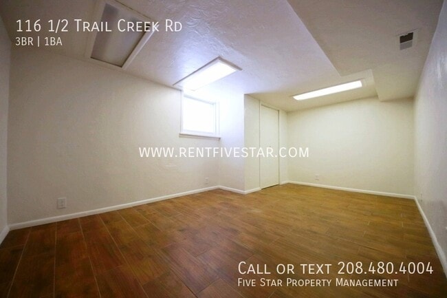Building Photo - 116 1/2 Trail Creek Rd-
