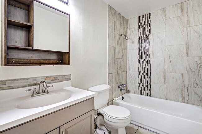 Foto del edificio - 13515 Copper Ave NE