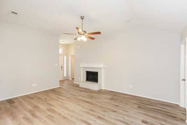 Foto del edificio - 1302 Hidden Glade Dr