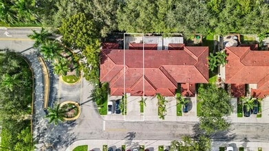 Building Photo - 7923 N Southwood Cir