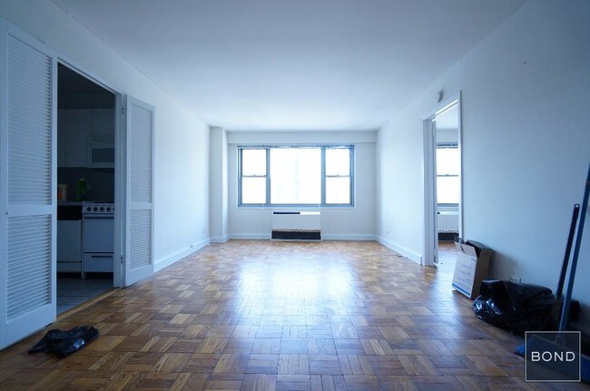 Foto del edificio - 353 E 83rd St