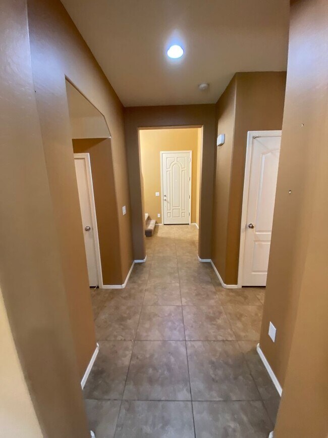 Building Photo - Charming Gilbert Home