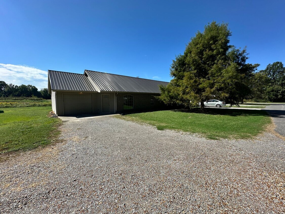 Building Photo - 84/94 Boone Crossing Drive
