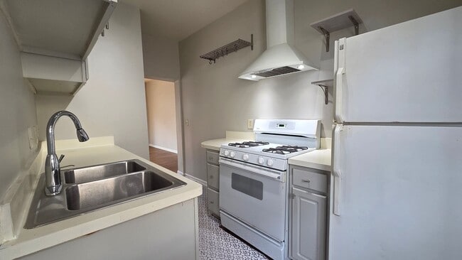 Foto del edificio - 883 Monroe Dr NE