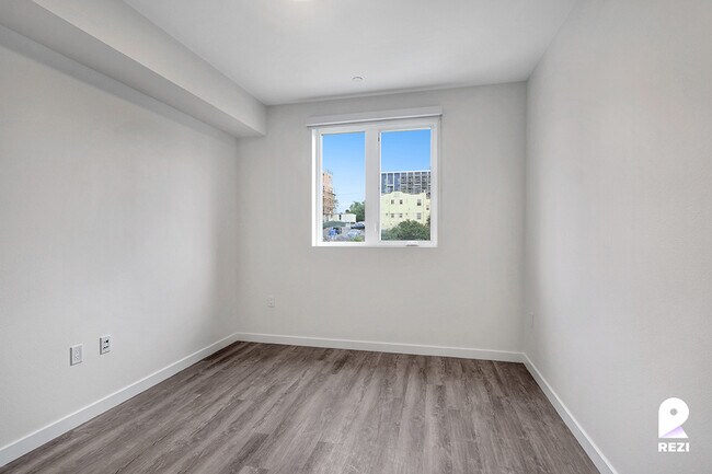 Foto del edificio - 1363 Colton St