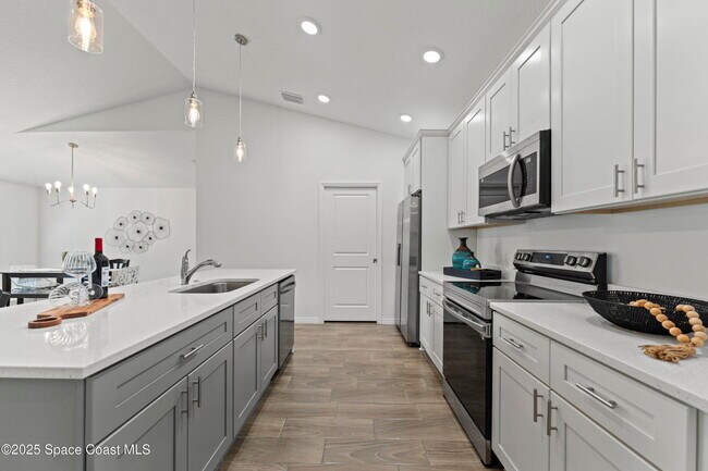 Building Photo - 1938 Jupiter Blvd SW