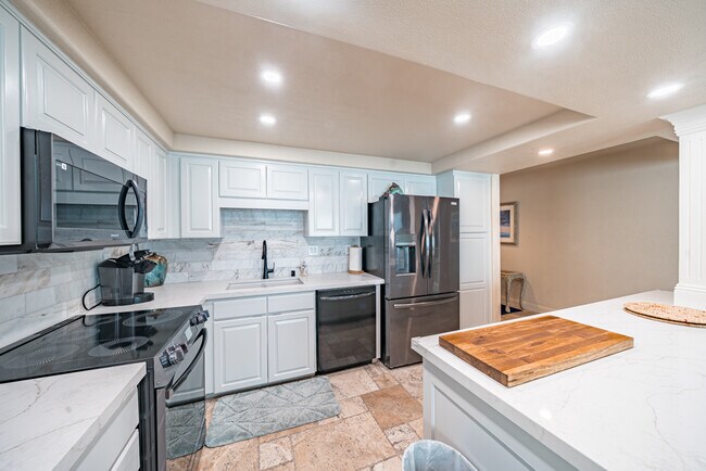 Building Photo - 714 Seacoast Dr