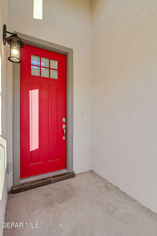 Foto del edificio - 6061 Cinnamon Pk St